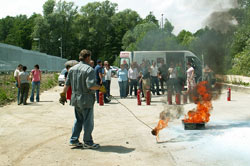 Prikaz gašenja začetnih požarov.