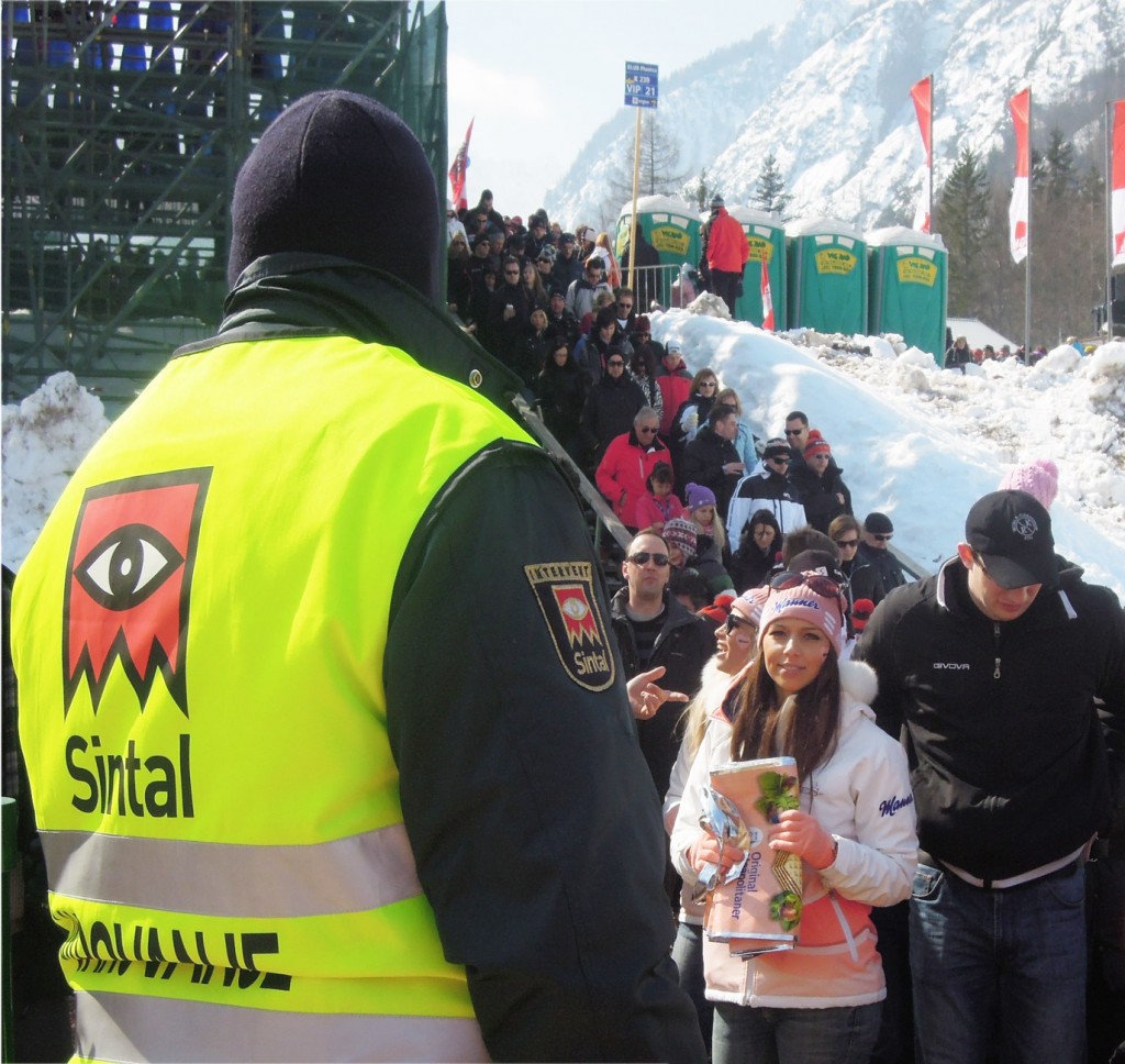 Planica 2013 Varovanje Sintal - varnostniki in varnostnice