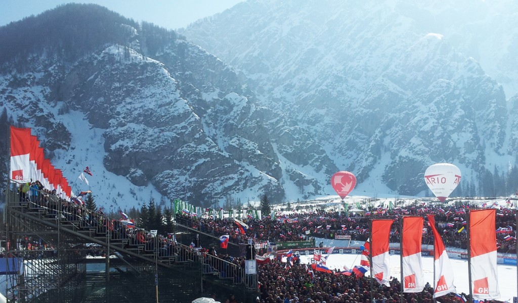 Planica 2013 Varovanje Sintal - varnostniki in varnostnice